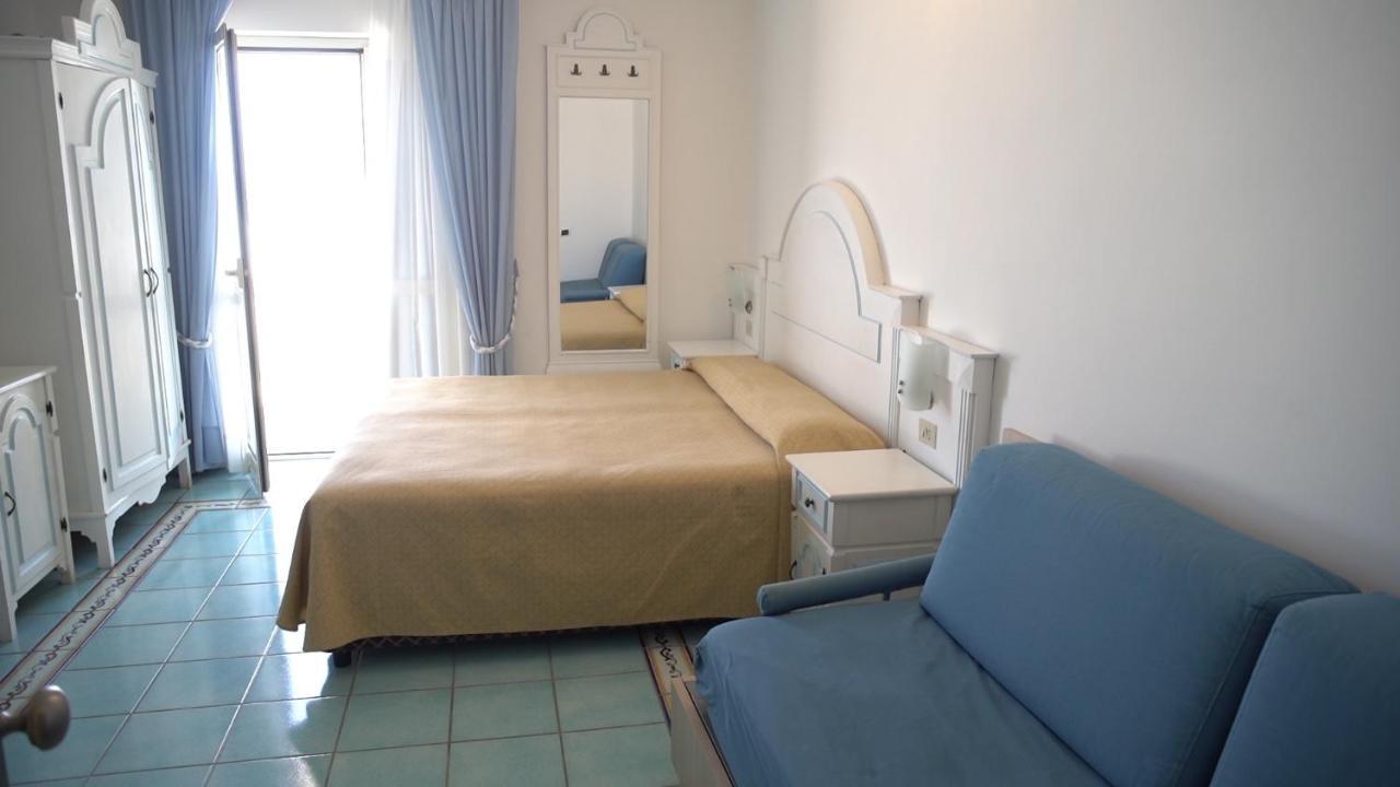 Hotel Isolabella Вентолене Экстерьер фото