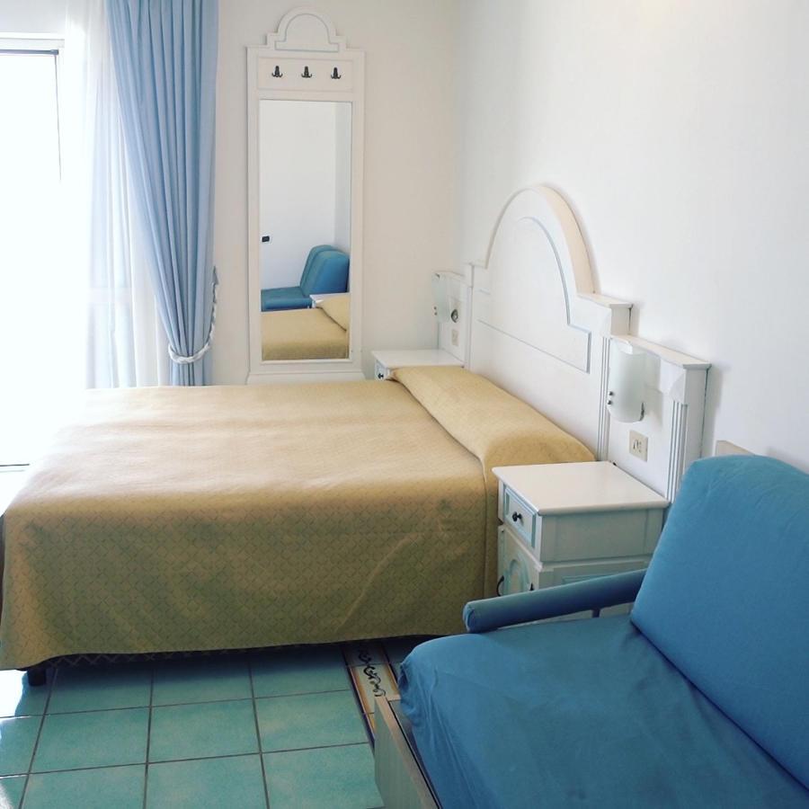 Hotel Isolabella Вентолене Экстерьер фото