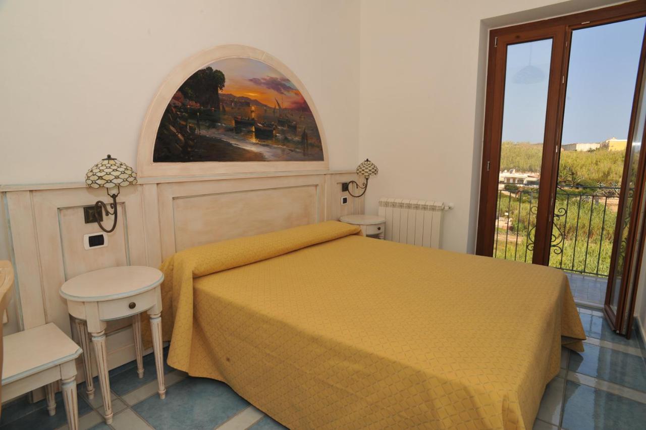 Hotel Isolabella Вентолене Экстерьер фото