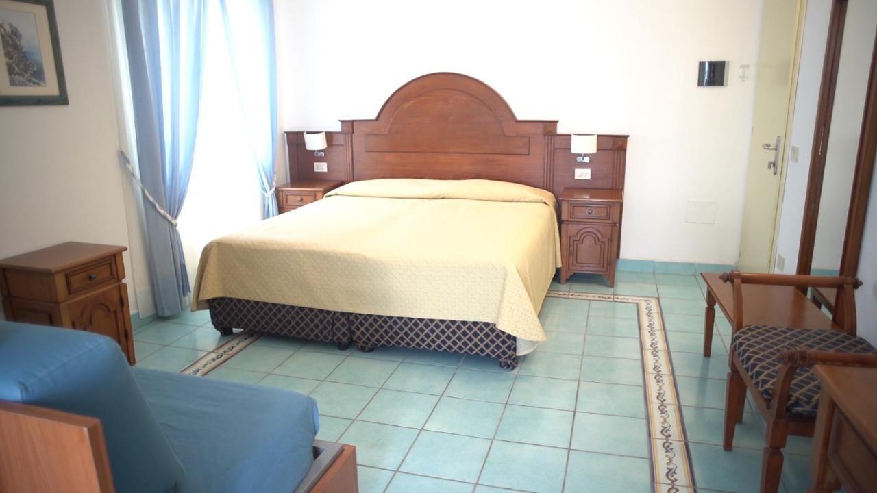 Hotel Isolabella Вентолене Экстерьер фото